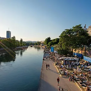 Newly-renovated, In The Heart Of , Viena Austria